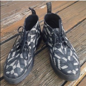 Dr Martens Black White Aztec Beaded Hackney Daytona Ankle Boots 7 EUR 38 Airwair